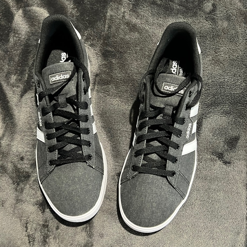 Mens Adidas Daily 3.0 shoes. Size 12.